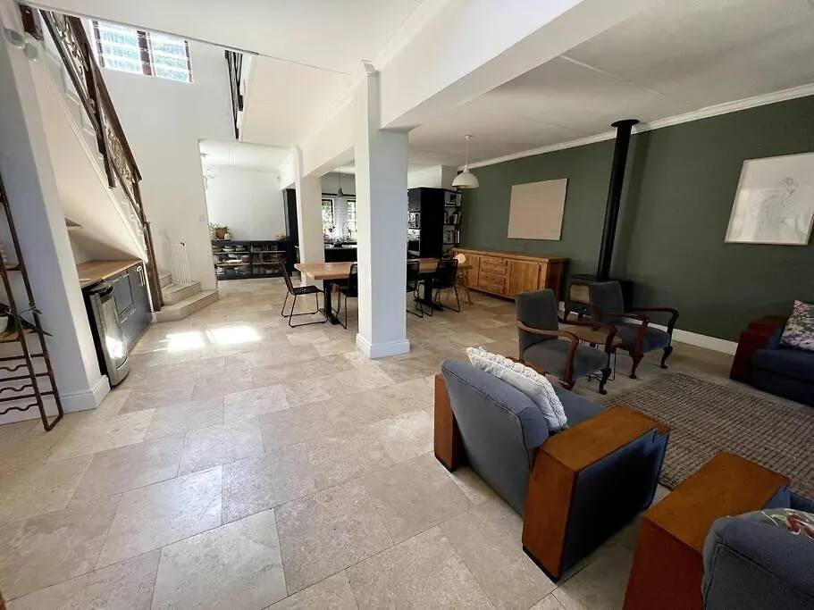 Lovely Family Home In Central Cape Town Güney Afrika